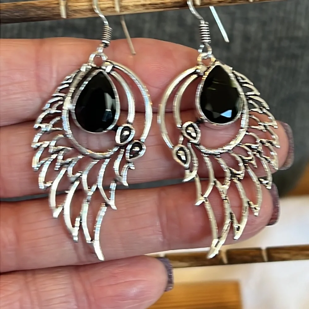 #107 Black Onyx Wings 🪽 Handcrafted Earrings NWOT - Picture 8 of 13
